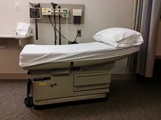 灰色病床，医生，办公室，检查，房间，医院，诊所，医疗