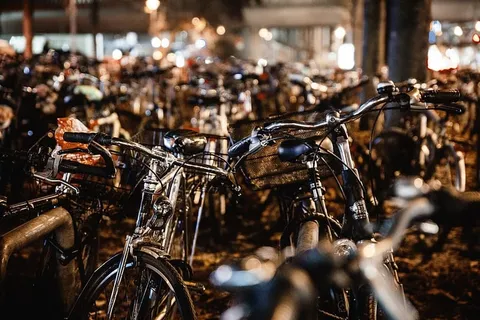 城市、道路、街道、车辆、行动、成人、自行车停车场、自行车鞍座