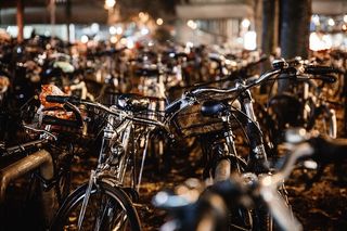 城市、道路、街道、车辆、行动、成人、自行车停车场、自行车鞍座