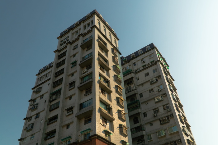 建筑物低角度摄影