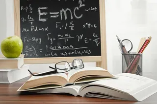 课桌上的课本，教育理念