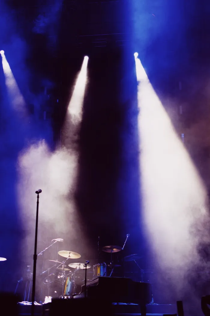 音乐，舞台-表演空间，舞台，表演，艺术文化和娱乐，夜间，照明，夜生活