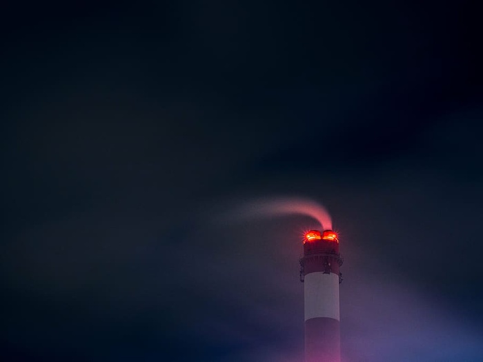 灯塔，黑色，天空，夜晚，红色，白色，金属，酒吧