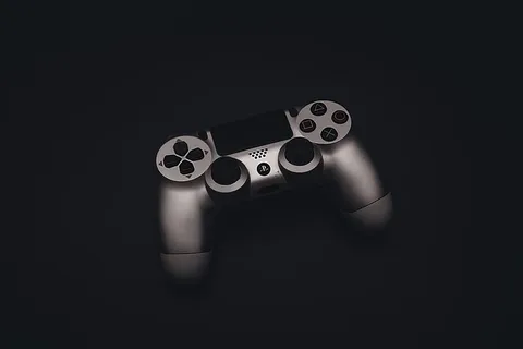 灰色索尼PS4控制器