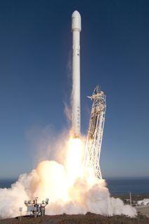 发射白色火箭，升空，火箭发射，spacex，发射，火焰，推进，太空