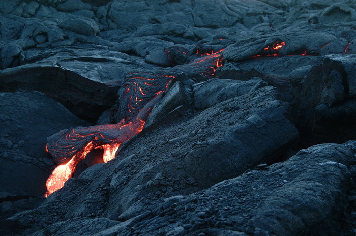 炎热、岩石、户外、火焰、灰烬、危险、高温、熔岩