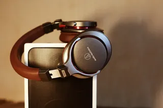 带扬声器的耳机 带扬声器的耳机