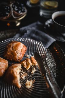 里面有奶油奶酪的甜面包