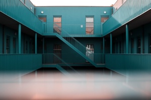 蓝色混凝土建筑