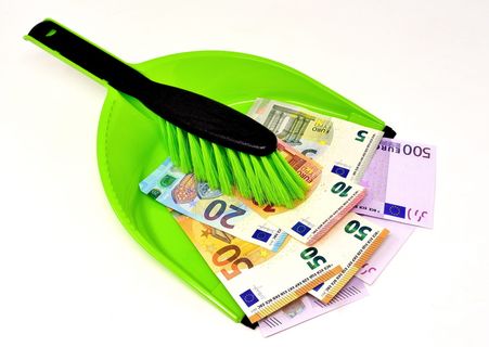 黑色、有柄、绿色、刷子、各种金额的欧元纸币、象征性、财富、金钱般的污垢