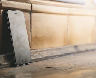 空格，灰色，iphone 6，旁边，棕色，墙，桌子，桌子