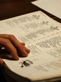 人,拿着,打开,书,烹饪书,食谱,食物,烹饪 人,拿着,打开,书,烹饪书,食谱,食物,烹饪