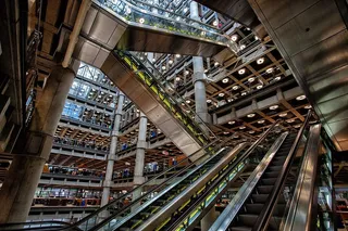 在伦敦金融城的一家金融机构伦敦劳埃德银行拍摄的内部照片