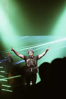 人,人,人群,乐器,音乐家,吉他,休闲活动,灯光 人,人,人群,乐器,音乐家,吉他,休闲活动,灯光