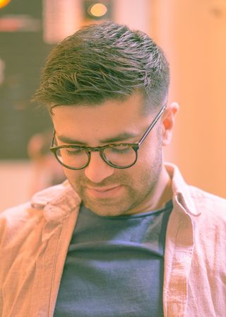 意大利，米兰，男人，眼镜，咖啡馆，俯视，黑发，印度人