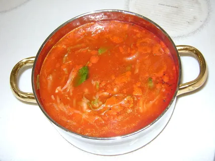银色烹饪锅,填充,红色,菜,汤,蔬菜汤,午餐,晚餐 银色烹饪锅,填充,红色,菜,汤,蔬菜汤,午餐,晚餐