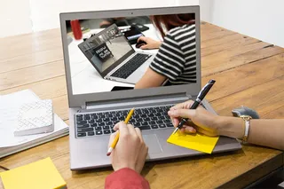 笔记本电脑、电脑、办公室、办公桌、技术、在推特上关注我、无线技术、桌子