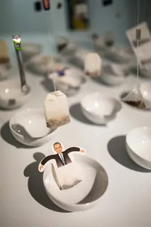 有趣的茶包和小白杯