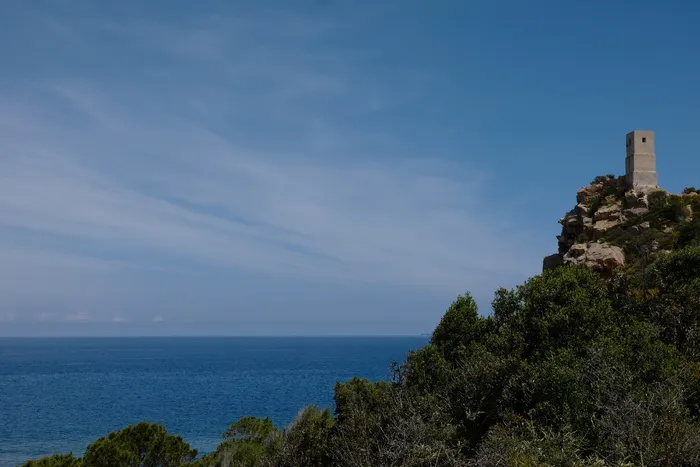 撒丁岛，东海岸，岩石，塔，托瑞代尔盐碱，天空，海洋，水