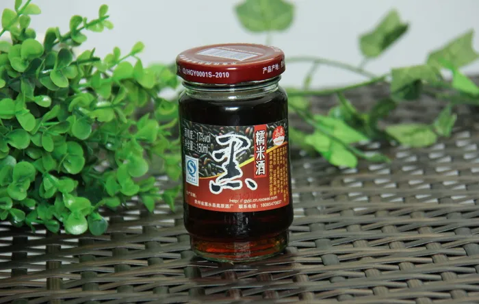 黑糯米酒，酒类，传统，容器，无人，叶，文字，植物部分