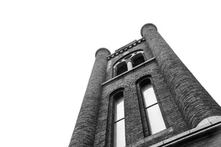 灰白色混凝土建筑