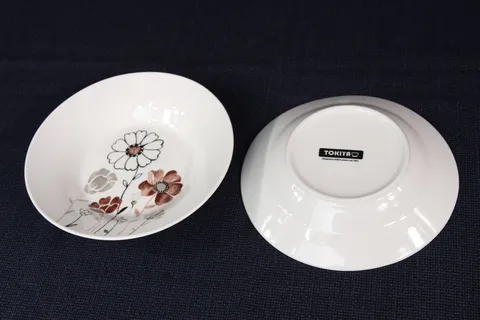 盘子、白色、纯净、陶器、桌子、瓷器、室内、静物画 盘子、白色、纯净、陶器、桌子、瓷器、室内、静物画