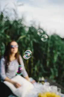 在大自然中享受肥皂泡的乐趣 在大自然中享受肥皂泡的乐趣