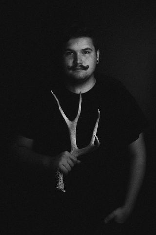 成人、胡须、黑白、深色、面部、面部表情、时尚、手持