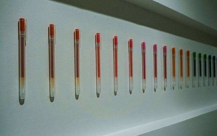 室内，无人，特写，红色，并排，秩序，静物，高角度观看