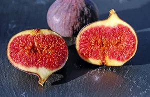 石榴片、无花果片、红色胆小鬼片、水果、水果、甜品、无花果片、食品和饮料