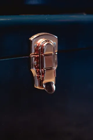 小型灰色不锈钢工具