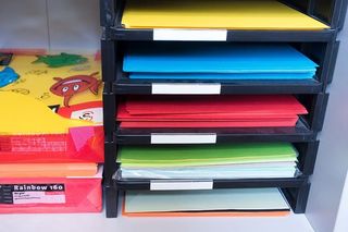 纸张，彩色，彩色，标签，纸堆，黄色，蓝色，红色