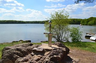 银剑纪念碑，白昼，宝剑，亚瑟王之剑，亚瑟王，布罗西连德，英国，湖石