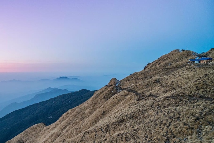 棕色，山，蓝色，天空，白天，山顶，风景，早晨