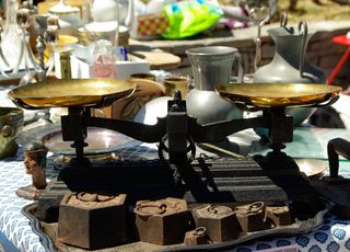 跳蚤市场、天平、体重、体重、食物和饮料、关注前景、商业、无人