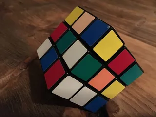 耐心，游戏，立方体，多色，木质材料，几何形状，桌子，室内