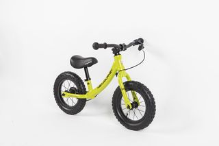 婴儿车、自行车、手推车、交通工具、交通方式、摄影棚拍摄、陆地车辆、白色背景