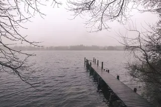 棕色木质码头，水，海滨，码头，码头，港口，丹麦，埃斯鲁姆湖