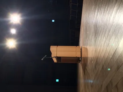 舞台、演讲、聚光灯、聚光灯、讲台、建筑、照明、建筑结构