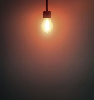 灯泡-顶部位置-带复印空间