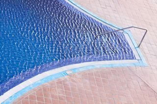 游泳池、入口、扶手、钢、镀铬、瓷砖、水、风