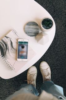 加拿大温哥华，社交媒体，桌子，flatlay，vero，电话，手机