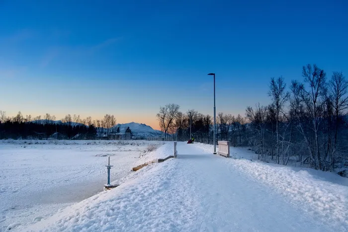 挪威，特罗姆瑟，普雷斯万内特，冬天，湖泊，天空，蓝色，树木