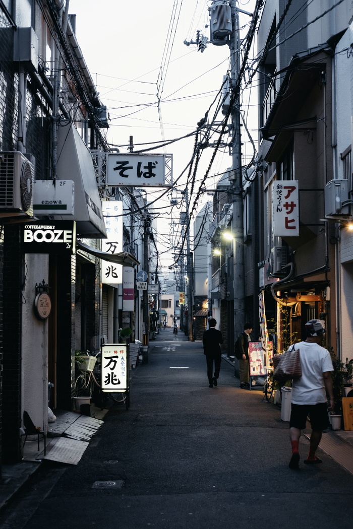 人、人、行人、道路、小路、沥青、柏油路、服装