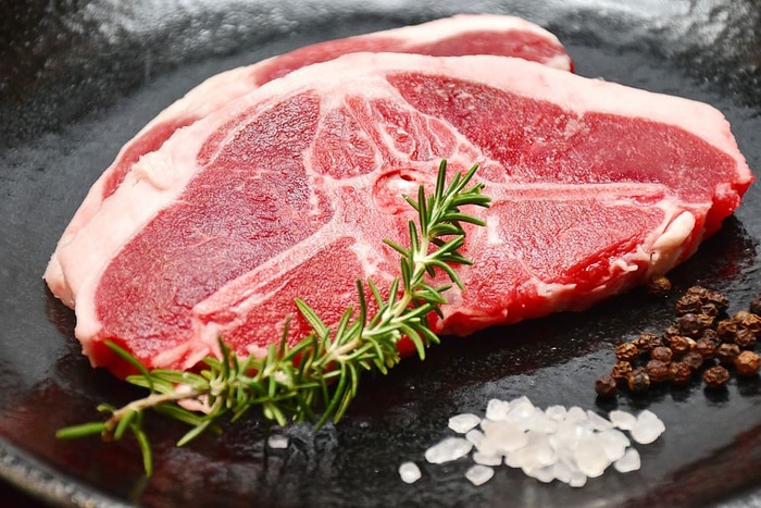 生肉，肉，羊肉t骨牛排，小山，美食家，牛腰肉，骨头，不仅来自羊肉店