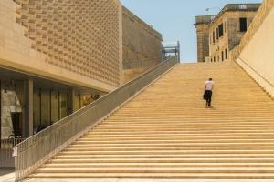 马耳他，瓦莱塔，建筑，建筑结构，建筑外部，一人，真人，楼梯