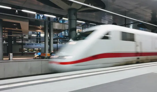城市、交通、建筑、火车、模糊、商业、*车站、通勤者 城市、交通、建筑、火车、模糊、商业、*车站、通勤者