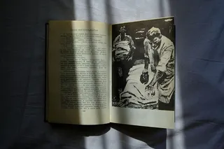 书页、海报、书、床、纸、宣传册、传单、灯