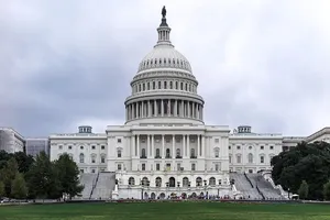 看看美国国会大厦和圆顶的正面。