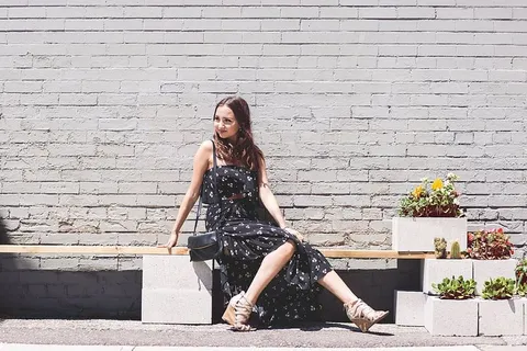 穿着夏装的女人照片 穿着夏装的女人照片